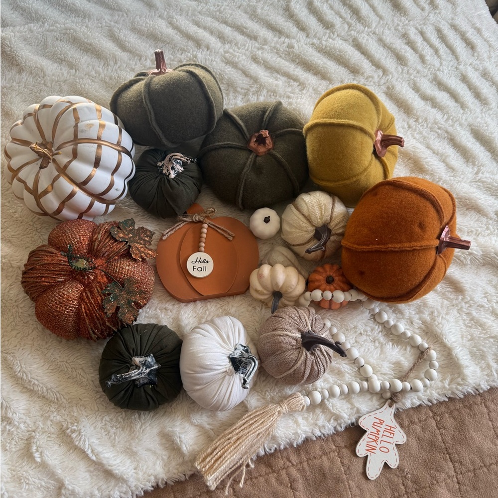 Autumn Decor Set with Farm Fresh Truck - Picture 2 of 3